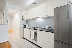 A Stylish Studio for 6, Next to Darling Harbour