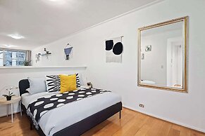 A Stylish Studio for 6, Next to Darling Harbour