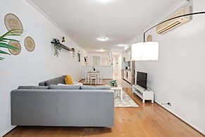 A Stylish Studio for 6, Next to Darling Harbour