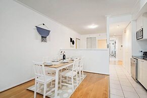 A Stylish Studio for 6, Next to Darling Harbour