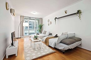 A Stylish Studio for 6, Next to Darling Harbour