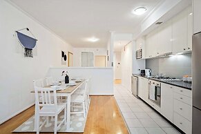 A Stylish Studio for 6, Next to Darling Harbour