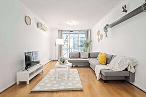 A Stylish Studio for 6, Next to Darling Harbour