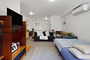 Spacious & Comfy Apt for 6 Next to Darling Harbour