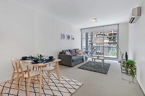 A Comfy & Modern Studio Near Darling Harbour