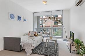 A Comfy & Modern Studio Near Darling Harbour