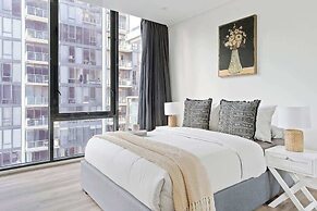 Large 3BR Apt Near Crown, Sleeps 10, Free Parking
