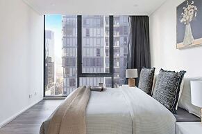 Large 3BR Apt Near Crown, Sleeps 10, Free Parking
