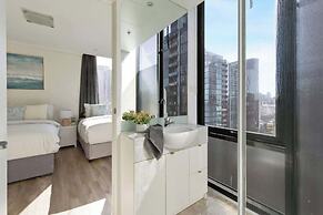 Large 3BR Apt Near Crown, Sleeps 10, Free Parking