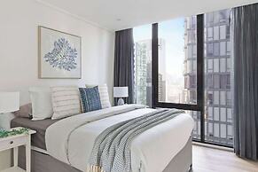Large 3BR Apt Near Crown, Sleeps 10, Free Parking
