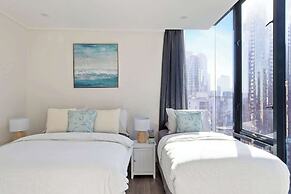 Large 3BR Apt Near Crown, Sleeps 10, Free Parking