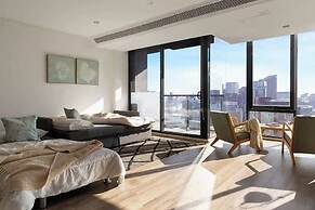 Large 3BR Apt Near Crown, Sleeps 10, Free Parking