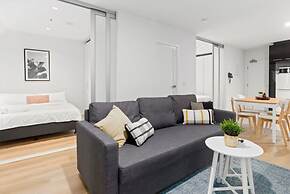 Cozy & Charming 2BR Stay, Free Parking