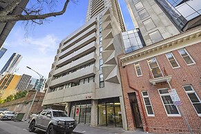 A Spacious 2BR Apt Near Melbourne Central