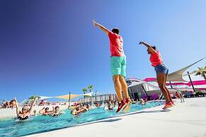 Relaxing Home in Water Park