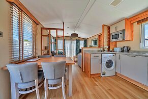 2 Bedroom Mobile Home in Wimborne, No Deposit