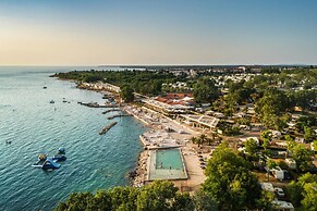 Mobile Home in Novigrad With Terrace