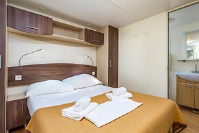 Mobile Home Pag Near Pebble Beach & Pools