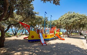Mobile Home Pag Near Pebble Beach & Pools