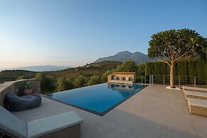 Villavia Residence - Ostria Pool Access Residence