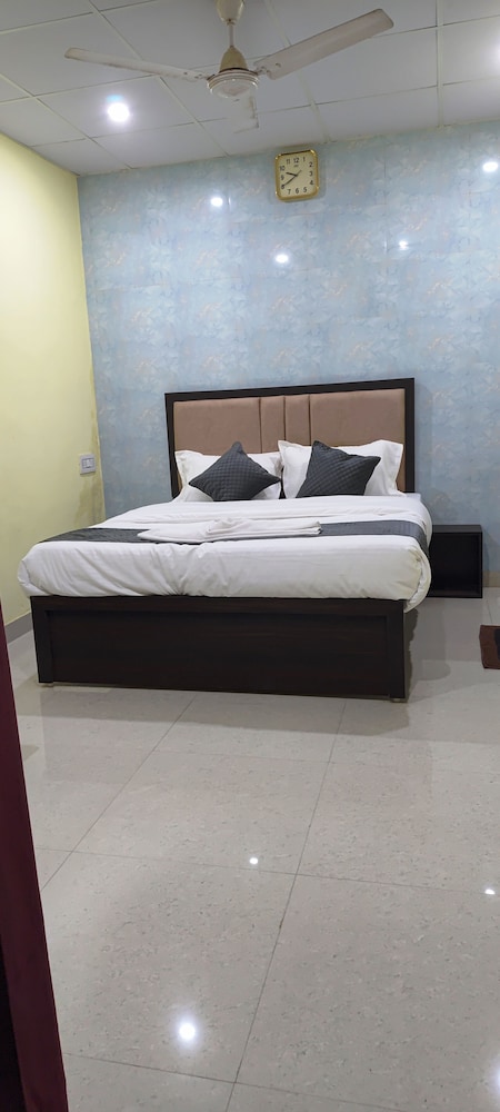 Hotel V D Choudhary