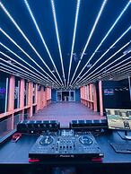 Cubix Hotel