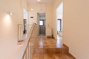 Villa Dimitra With Swimming Pool