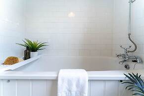 Host Stay Centurion House