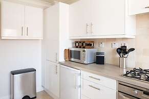 Central Chichester 3bd Mews House For Up To 6