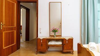 Emphasis Traditional House