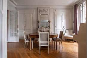 Splendid 5BR Family Apartment - Trocadero