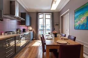 Splendid 5BR Family Apartment - Trocadero