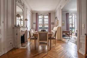 Splendid 5BR Family Apartment - Trocadero