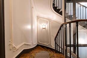 Splendid 5BR Family Apartment - Trocadero