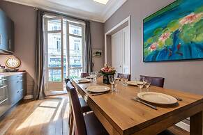 Splendid 5BR Family Apartment - Trocadero