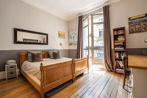 Splendid 5BR Family Apartment - Trocadero
