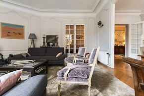 Splendid 5BR Family Apartment - Trocadero