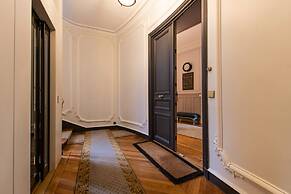 Splendid 5BR Family Apartment - Trocadero