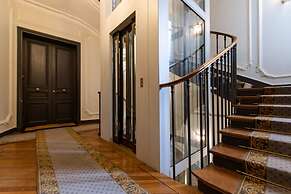 Splendid 5BR Family Apartment - Trocadero