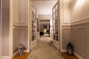 Splendid 5BR Family Apartment - Trocadero