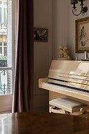 Splendid 5BR Family Apartment - Trocadero
