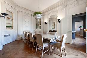 Luxury 3BR Flat Near the Champs Elys es