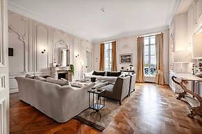 Luxury 3BR Flat Near the Champs Elys es