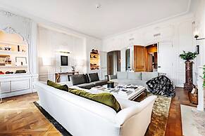 Luxury 3BR Flat Near the Champs Elys es
