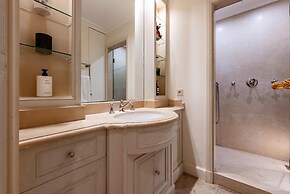 Luxury 3BR Flat Near the Champs Elys es
