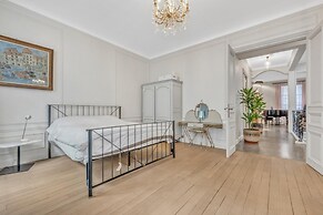 Luxury 5BR House Close to the Arc de Triomphe