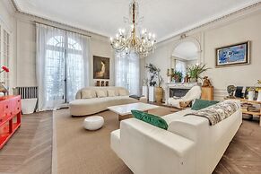 Luxury 5BR House Close to the Arc de Triomphe