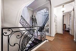 Luxury 5BR House Close to the Arc de Triomphe