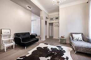 Luxury 5BR House Close to the Arc de Triomphe