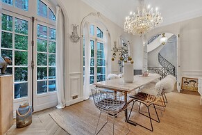 Luxury 5BR House Close to the Arc de Triomphe